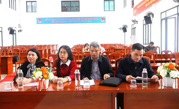 Phường Việt Hòa tổ chức điểm cầu trực tuyến Hội nghị triển khai Chương trình thúc đẩy, hỗ trợ người dân, doanh nghiệp, hộ kinh doanh hiện diện trực tuyến tin cậy, an toàn với tên miền quốc gia .vn giai đoạn 2025 - 2026