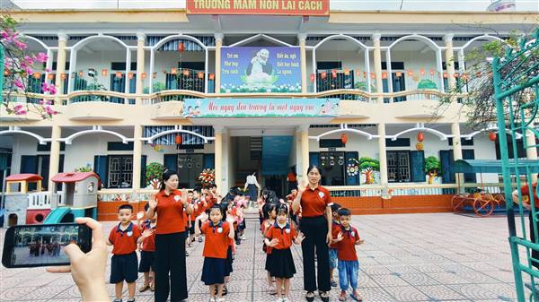 Trường Tiểu học Lai Cách chào đón các bé 5 tuổi Trường Mầm non đến tham quan, trải nghiệm