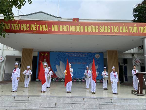 Liên đội trường Tiểu học Việt Hoà tổ chức Lễ Chào cờ theo nghi thức Đội 