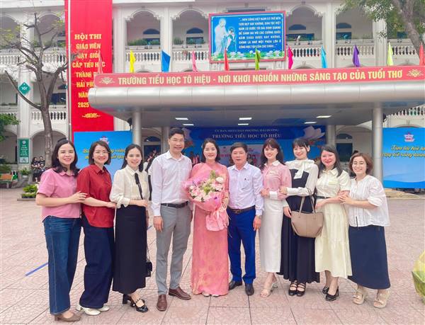 Trường Tiểu học Lai Cách vinh danh Giáo viên đạt giáo viên dạy giỏi cấp thành phố 