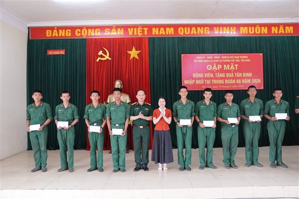 Phường Việt Hòa tổ chức đoàn công tác đến thăm, động viên các chiến sĩ mới đang huấn luyện tại Tiểu đoàn 3, Trung đoàn 68, Sư đoàn 312, Quân đoàn 12 