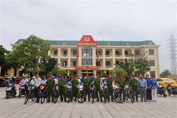 Phường Việt Hòa quân hưởng ứng “Chiến dịch Mùa hè số cùng VNeID, hướng dẫn công dân số, đồng hành cùng Nhân dân thực hiện Đề án 06”.