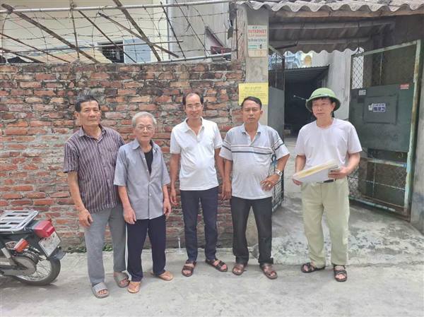  Nhân dân Tổ dân phố Gạch, phường Việt Hòa tự nguyện hiến đất mở rộng đường giao thông
