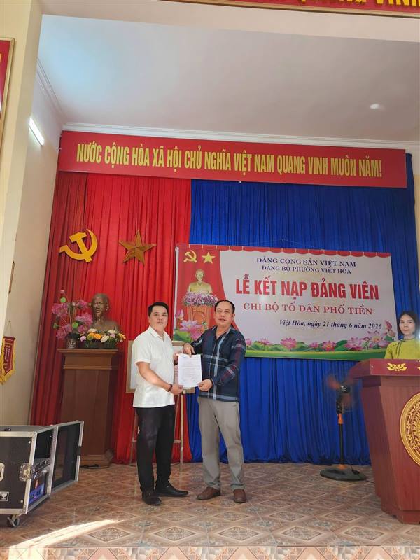 Chi bộ Tổ dân phố Tiền phường Việt Hoà tổ chức Lễ kết nạp đảng viên 