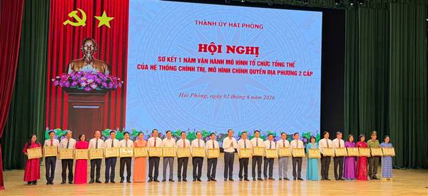 THÀNH ỦY TỔ CHỨC HỘI NGHỊ SƠ KẾT 1 NĂM VẬN HÀNH MÔ HÌNH TỔ CHỨC TỔNG THỂ CỦA HỆ THỐNG CHÍNH TRỊ, MÔ HÌNH CHÍNH QUYỀN ĐỊA PHƯƠNG 2 CẤP