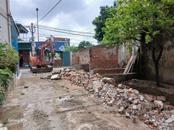 Nhân dân Tổ dân phố Đỗ Trung, phường Việt Hoà tích cực hiến đất, tháo dỡ công trình mở rộng đường giao thông