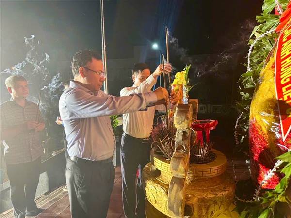 PHƯỜNG VIỆT HÒA THẮP NẾN TRI ÂN CÁC ANH HÙNG LIỆT SĨ NHÂN KỶ NIỆM 79 NĂM NGÀY THƯƠNG BINH - LIỆT SĨ (27/7/1947 - 27/7/2026)