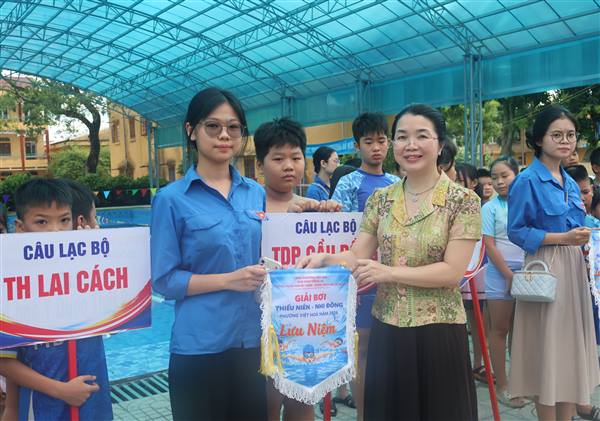 Sôi nổi Giải Bơi Thiếu niên – Nhi đồng phường Việt Hòa