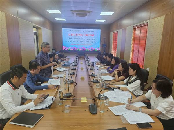 Đoàn kiểm tra của Sở Y tế thành phố làm việc với phường Việt Hòa