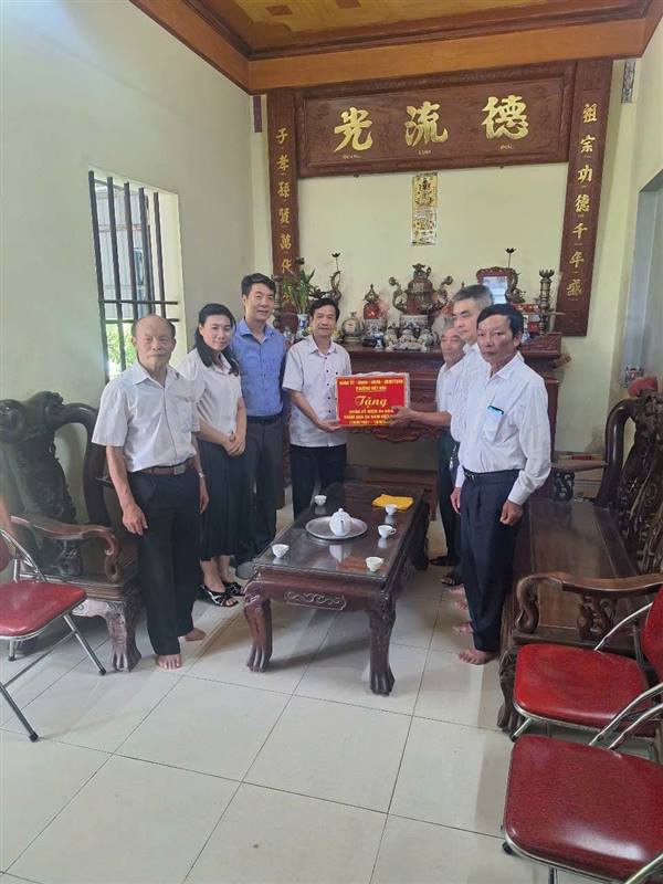 Phường Việt Hoà tổ chức các đoàn đến thăm, tặng quà nạn nhân chất độc da cam/Dioxin nhân kỷ niệm  65 năm thảm họa da cam Việt Nam 