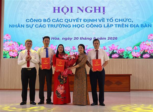 Phường Việt Hòa công bố các Quyết định về tổ chức, nhân sự các trường học công lập trên địa bàn