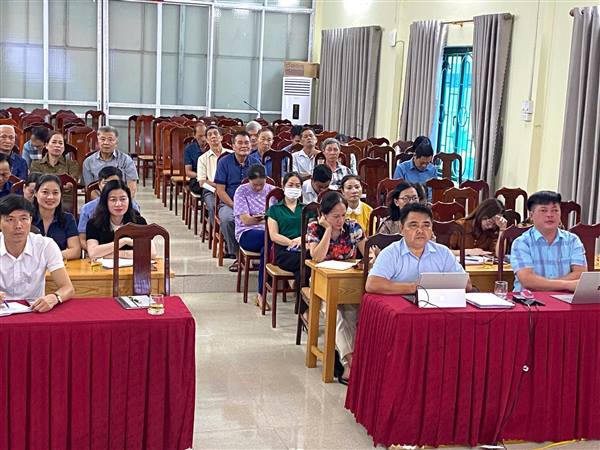 Xã Việt Khê tổ chức điểm cầu trực tuyến Hội nghị báo cáo viên cấp thành phố tháng 9 năm 2025.