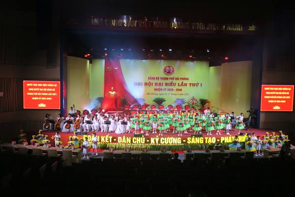 Tổng duyệt Chương trình nghệ thuật chào mừng Đại hội Đại biểu Đảng bộ thành phố lần thứ I, nhiệm kỳ 2025 – 2030