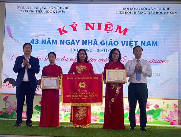 TÔN VINH NGƯỜI GIEO CHỮ – LỄ 20/11 ĐẦY XÚC CẢM TẠI TRƯỜNG TIỂU HỌC KỲ SƠN