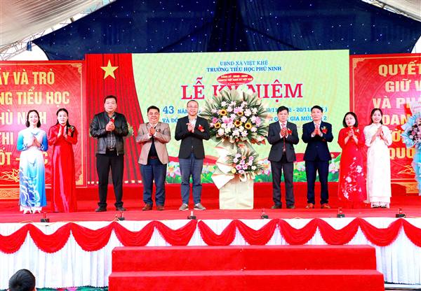 TRƯỜNG TIỂU HỌC PHÙ NINH TỔ CHỨC LỄ KỶ NIỆM 20/11 VÀ ĐÓN BẰNG CÔNG NHẬN TRƯỜNG CHUẨN QUỐC GIA MỨC ĐỘ 2, KIỂM ĐỊNH CHẤT LƯỢNG MỨC ĐỘ 3