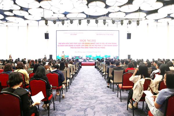 HƠN 500 DOANH NGHIỆP NHỎ VÀ VỪA CỦA PHÍA ĐÔNG THÀNH PHỐ HẢI PHÒNG THAM DỰ HỘI NGHỊ PHỔ BIẾN PHÁP LUẬT BẢO HIỂM XÃ HỘI VÀ BẢO HIỂM Y TẾ