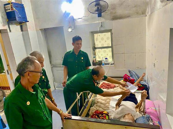 Hội Cựu chiến binh xã Việt Khê đã tổ chức nhiều hoạt động thiết thực, ý nghĩa nhằm tri ân các anh hùng liệt sĩ và phát huy truyền thống "Uống nước nhớ nguồn".