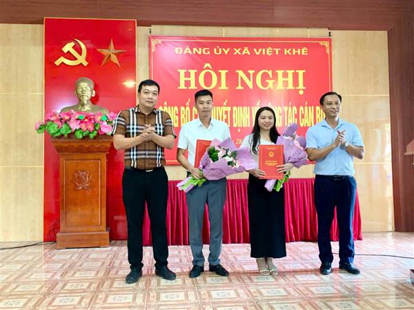 Đảng ủy xã Việt Khê đã long trọng tổ chức Hội nghị công bố các Quyết định về công tác cán bộ.