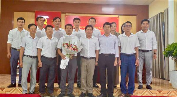 Chi bộ Phòng Kinh tế xã Việt Khê đã trang trọng tổ chức Đại hội Chi bộ lần thứ nhất, nhiệm kỳ 2025–2030