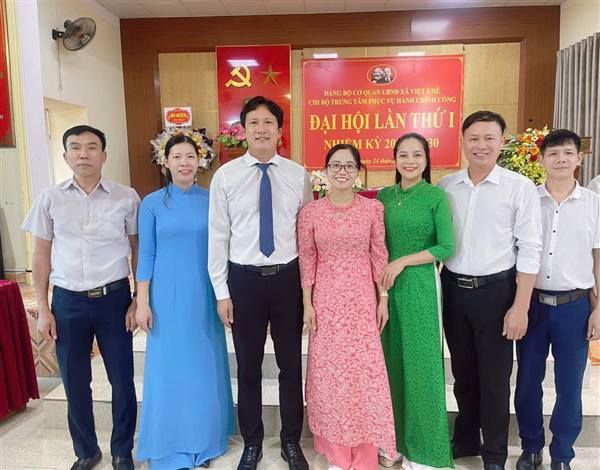 Sáng ngày 24/7/2025, Chi bộ Trung tâm Phục vụ Hành chính công thuộc Đảng bộ cơ quan UBND xã Việt Khê đã long trọng tổ chức Đại hội Chi bộ lần thứ nhất, nhiệm kỳ 2025–2030. 