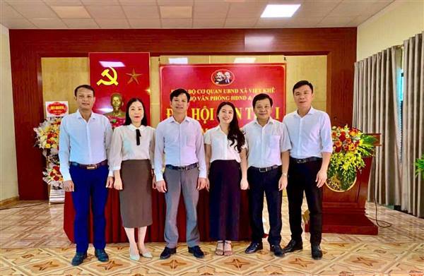 Chi bộ Văn phòng HĐND và UBND xã Việt Khê đã tiến hành tổ chức Đại hội Chi bộ lần thứ nhất, nhiệm kỳ 2025–2030. 