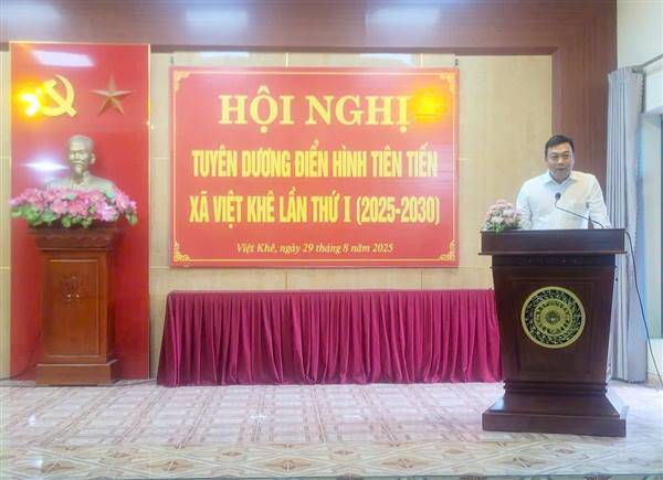 UBND xã Việt Khê tổ chức hội nghị tuyên dương 
điển hình tiên tiến lần thứ I (2025-2030)
