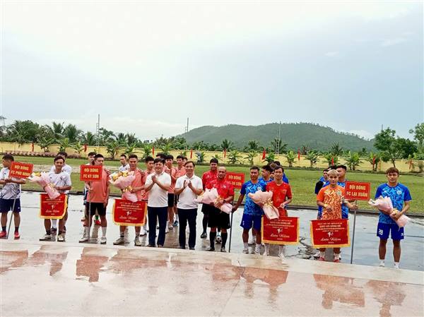 Giải bóng đá chào mừng thành công Đại hội đại biểu Đảng bộ xã Việt Khê lần thứ I, nhiệm kỳ 2025-2030!