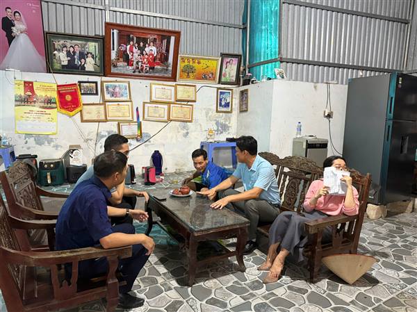 Phó Chủ tịch UBND xã Việt Khê cùng các Phòng ban, cơ quan, đơn vị và các đoàn thể chính trị xã hội đã trực tiếp tiến hành thực địa tại khu vực dự án mở rộng Nghĩa trang Phi Liệt và Công viên nghĩa trang. 