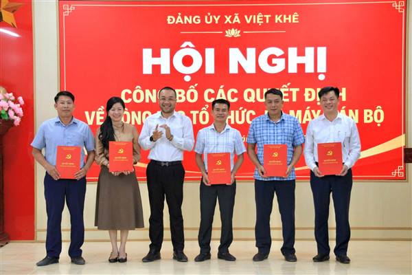 HỘI NGHỊ CÔNG BỐ CÁC QUYẾT ĐỊNH VỀ CÔNG TÁC TỔ CHỨC, CÁN BỘ VÀ BÀN GIAO CHỨC NĂNG, NHIỆM VỤ THAM MƯU CÔNG TÁC DÂN VẬN