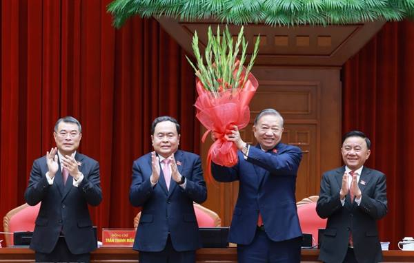 Đại hội XIV đề ra các mục tiêu chiến lược, đột phá và chương trình hành động nhằm thúc đẩy phát triển đất nước mạnh mẽ, bền vững đến 2030.