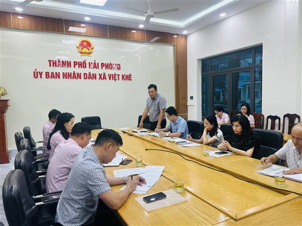            Ủy ban nhân dân xã Việt Khê vừa tổ chức Hội nghị công bố:
"Quyết định thành lập Ban đại diện Hội đồng quản trị Ngân hàng Chính sách xã hội (NHCSXH) xã Việt Khê và và tổ chức phiên họp lần thứ nhất".