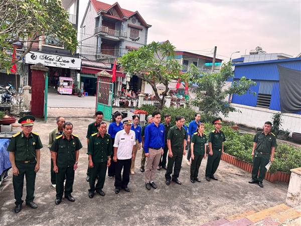 TUỔI TRẺ VIỆT KHÊ PHỐI HỢP HỘI CỰU CHIẾN BINH XÃ TỔ CHỨC DỌN DẸP, DÂNG HƯƠNG TRI ÂN CÁC ANH HÙNG LIỆT SỸ NHÂN DỊP KỶ NIỆM 51 NĂM NGÀY GIẢI PHÓNG MIỀN NAM (30/4/1975 – 30/4/2026) VÀ 140 NĂM NGÀY QUỐC TẾ LAO ĐỘNG (1/5/1886 – 1/5/2026)