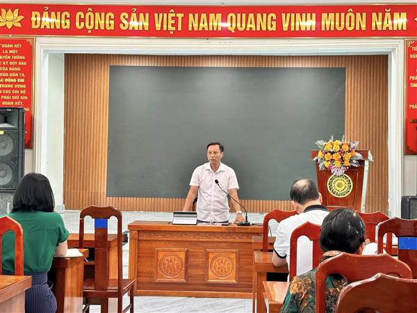 XÃ VIỆT KHÊ TỔ CHỨC HỘI NGHỊ ĐẨY MẠNH TRIỂN KHAI CÀI ĐẶT SỔ TAY SỨC KHỎE ĐIỆN TỬ