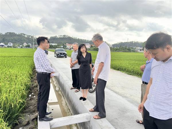 XÃ VIỆT KHÊ TỔ CHỨC HỘI NGHỊ VÀ GIÁM SÁT THỰC TẾ CÔNG TRÌNH CẢI TẠO, NÂNG CẤP TUYẾN MƯƠNG ĐỒNG RỘC