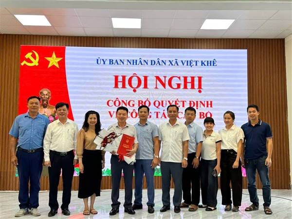 HỘI NGHỊ CÔNG BỐ QUYẾT ĐỊNH VỀ CÔNG TÁC CÁN BỘ TẠI XÃ VIỆT KHÊ