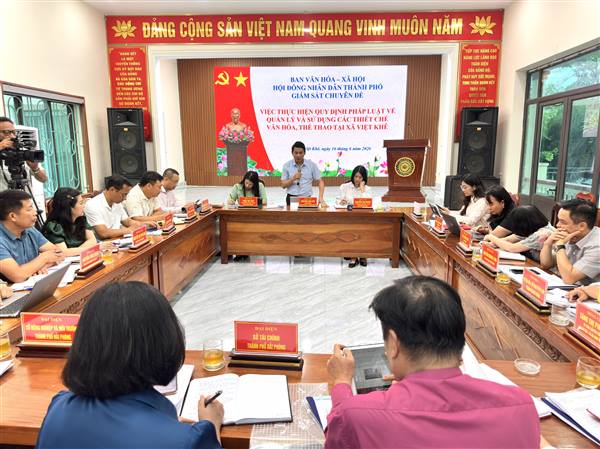 ĐOÀN GIÁM SÁT CHUYÊN ĐỀ BAN VĂN HÓA - XÃ HỘI HĐND THÀNH PHỐ LÀM VIỆC TẠI XÃ VIỆT KHÊ VỀ CÔNG TÁC QUẢN LÝ, SỬ DỤNG THIẾT CHẾ VĂN HÓA, THỂ THAO