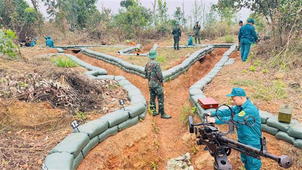 BAN CHỈ HUY QUÂN SỰ XÃ VIỆT KHÊ: XÂY DỰNG THẾ TRẬN PHÒNG KHÔNG NHÂN DÂN VỮNG CHẮC TỪ CƠ SỞ