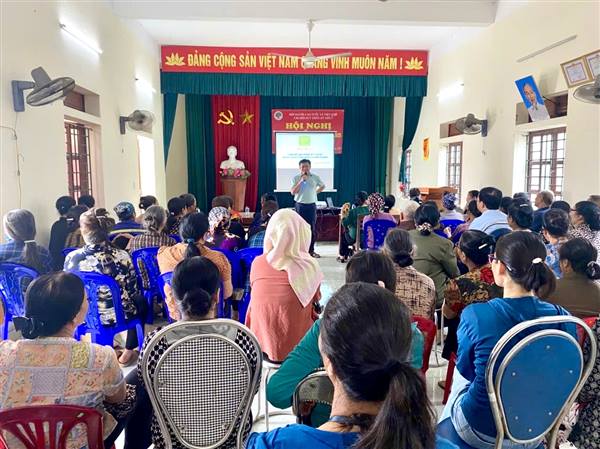 Lớp tập huấn "Hướng dẫn nông dân sử dụng phân bón NPK bón một lần cho cây trồng"