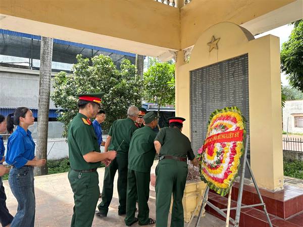TUỔI TRẺ VIỆT KHÊ THÀNH KÍNH DÂNG HƯƠNG, DÂNG HOA TƯỞNG NIỆM CÁC ANH HÙNG LIỆT SĨ NHÂN KỶ NIỆM 79 NĂM NGÀY THƯƠNG BINH - LIỆT SĨ (27/7/1947 - 27/7/2026) 