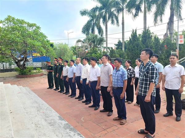 XÃ VIỆT KHÊ TRANG TRỌNG DÂNG HƯƠNG TƯỞNG NIỆM CÁC ANH HÙNG LIỆT SĨ NHÂN NGÀY 27/7