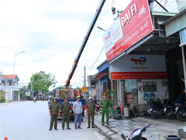 Thực hiện Chỉ thị số 17: Việt Khê lập lại trật tự hành lang an toàn đường bộ
