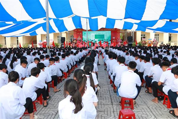 LÃNH ĐẠO XÃ VIỆT KHÊ DỰ LỄ KHAI GIẢNG NĂM HỌC 2026 - 2027 TẠI CÁC TRƯỜNG TRÊN ĐỊA BÀN