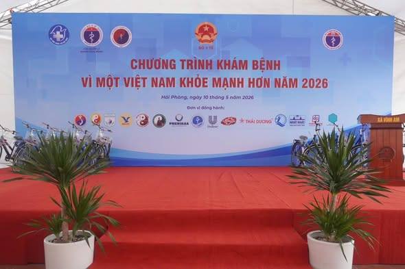 CHƯƠNG TRÌNH KHÁM BỆNH “VÌ MỘT VIỆT NAM KHỎE MẠNH HƠN” TẠI XÃ VĨNH AM