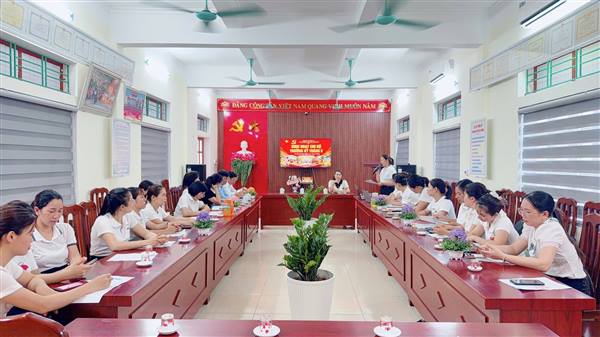 SINH HOẠT THƯỜNG KỲ TẠI CHI BỘ TRƯỜNG HỌC!