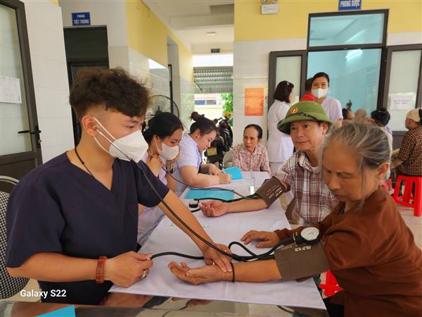 Thực hiện nghị quyết số 49/2025/NQ-HĐND của HĐND thành phố Hải Phòng, Trạm Y tế xã Vĩnh Am tổ chức thực hiện kế hoạch khám sức khỏe định kỳ cho người cao tuổi trên địa bàn xã Vĩnh Am trong các ngày từ 8-13/6/2026.