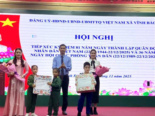 Đảng ủy, HĐND, UBND, Ủy ban MTTQ Việt Nam xã Vĩnh Bảo tổ chức Hội nghị tiếp xúc kỷ niệm 81 năm Ngày thành lập Quân đội nhân dân Việt Nam ((22/12/1944 - 22/12/2025) và 36 năm Ngày hội Quốc phòng toàn dân (22/12/1989 - 22/12/2025)