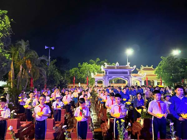 Lễ thắp nến tri ân các Anh hùng Liệt sĩ tại các Nghĩa trang Liệt sĩ xã Vĩnh Bảo