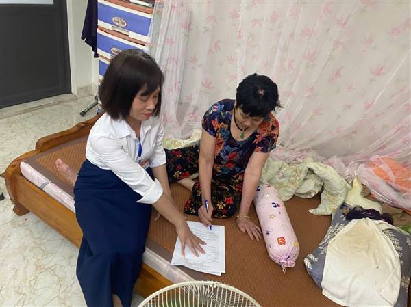 TRUNG TÂM PHỤC VỤ HÀNH CHÍNH CÔNG XÃ VĨNH BẢO TÍCH CỰC XÂY DỰNG CHÍNH QUYỀN THÂN THIỆN, HỖ TRỢ NGƯỜI YẾU THẾ THỰC HIỆN THỦ TỤC HÀNH CHÍNH TẠI NHÀ