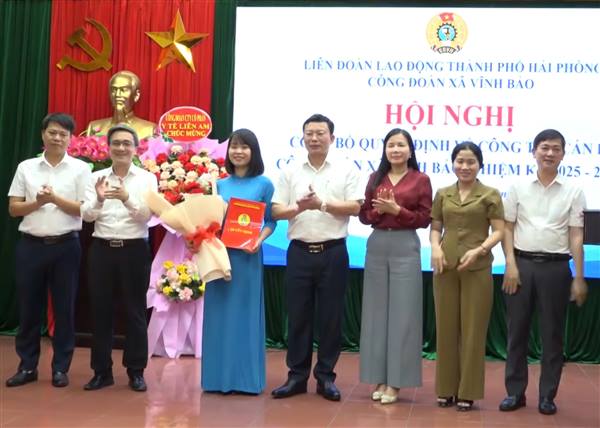 XÃ VĨNH BẢO: HỘI NGHỊ CÔNG BỐ QUYẾT ĐỊNH VỀ CÔNG TÁC CÁN BỘ CÔNG ĐOÀN XÃ NHIỆM KỲ 2025 - 2030.
