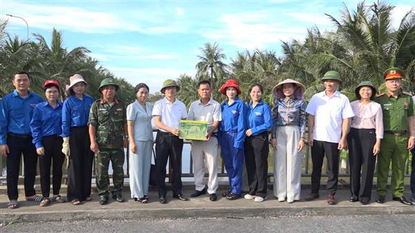 XÃ VĨNH BẢO RA QUÂN HƯỞNG ỨNG PHONG TRÀO “TOÀN DÂN CHUNG TAY BẢO VỆ MÔI TRƯỜNG, VÌ MỘT HẢI PHÒNG XANH - SẠCH - ĐẸP”